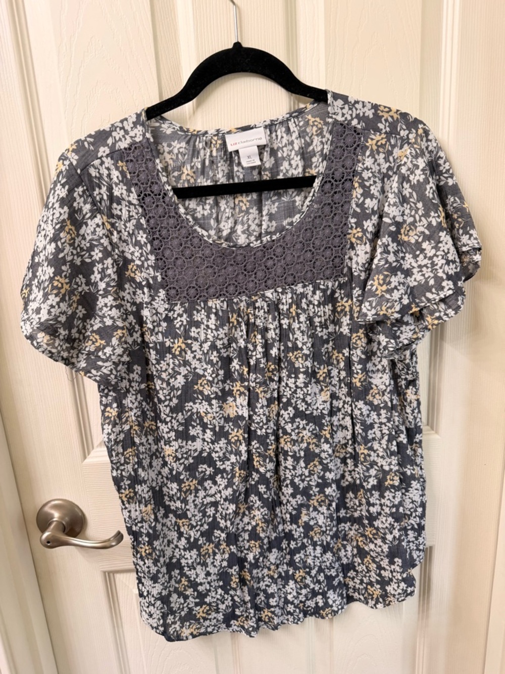 EUC Liz Claiborne Gray Floral Crochet Yoke Blouse